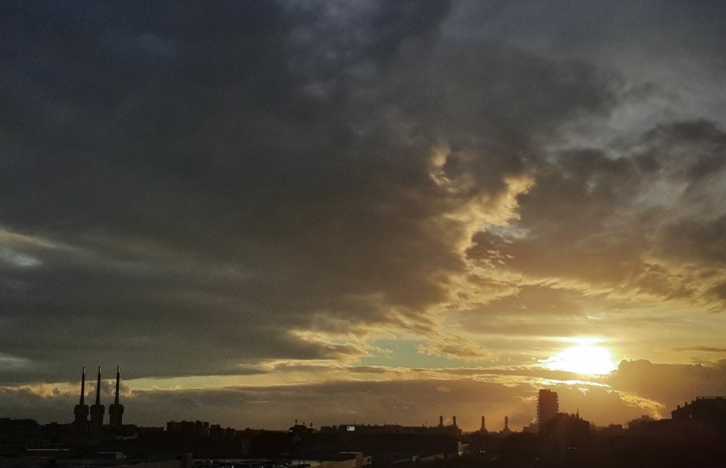 Foto: Amanecer - Sant Adrià de Besós (Barcelona), España