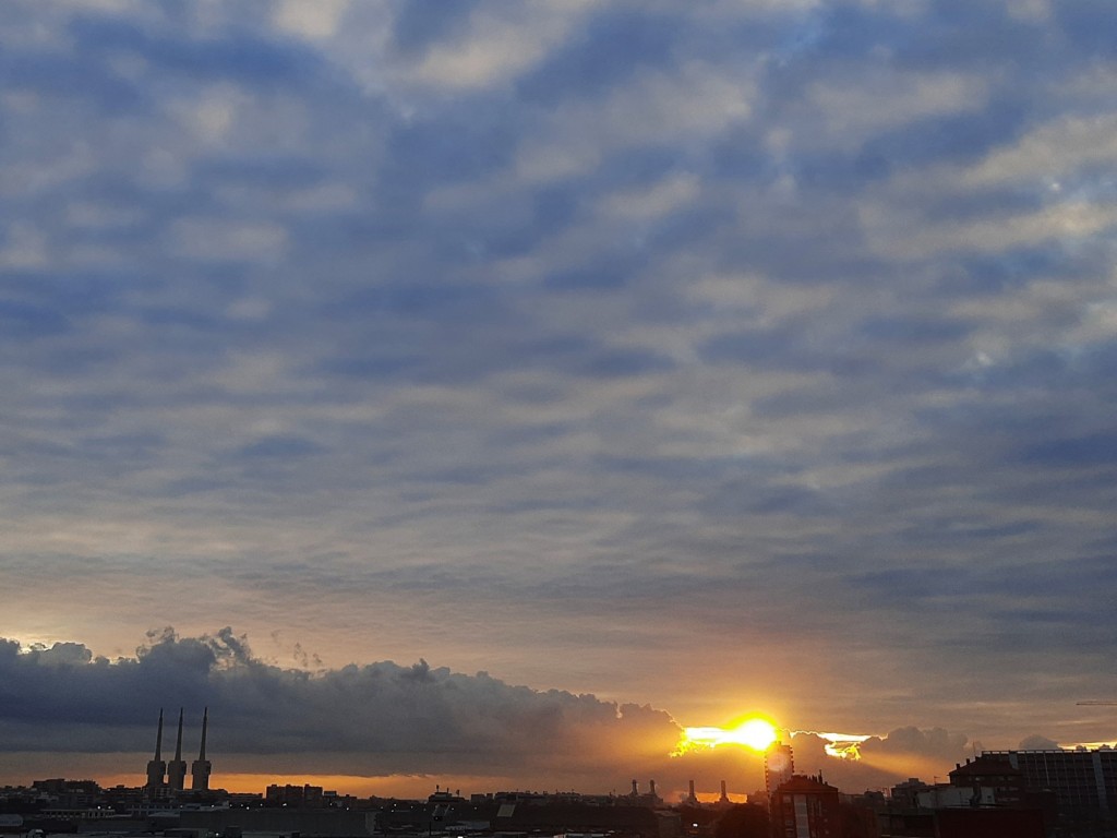 Foto: Amanecer - Sant Adrià de Besós (Barcelona), España