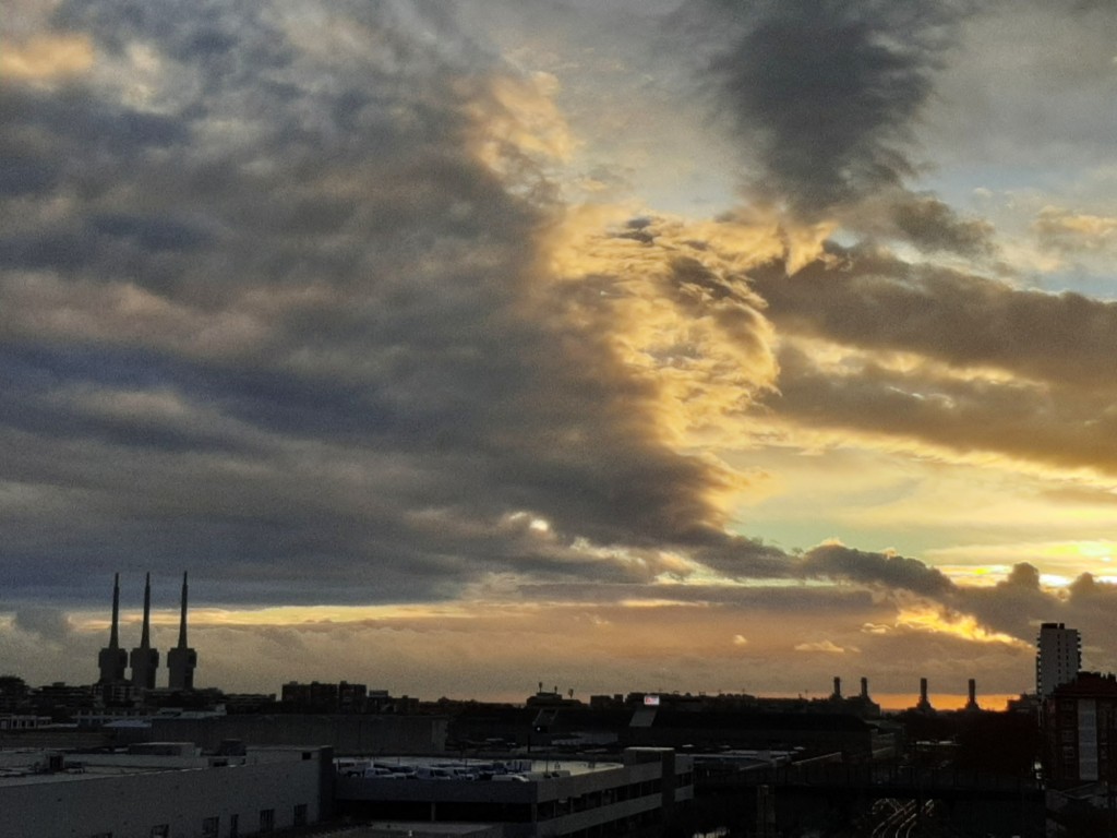 Foto: Amanecer - Sant Adrià de Besós (Barcelona), España