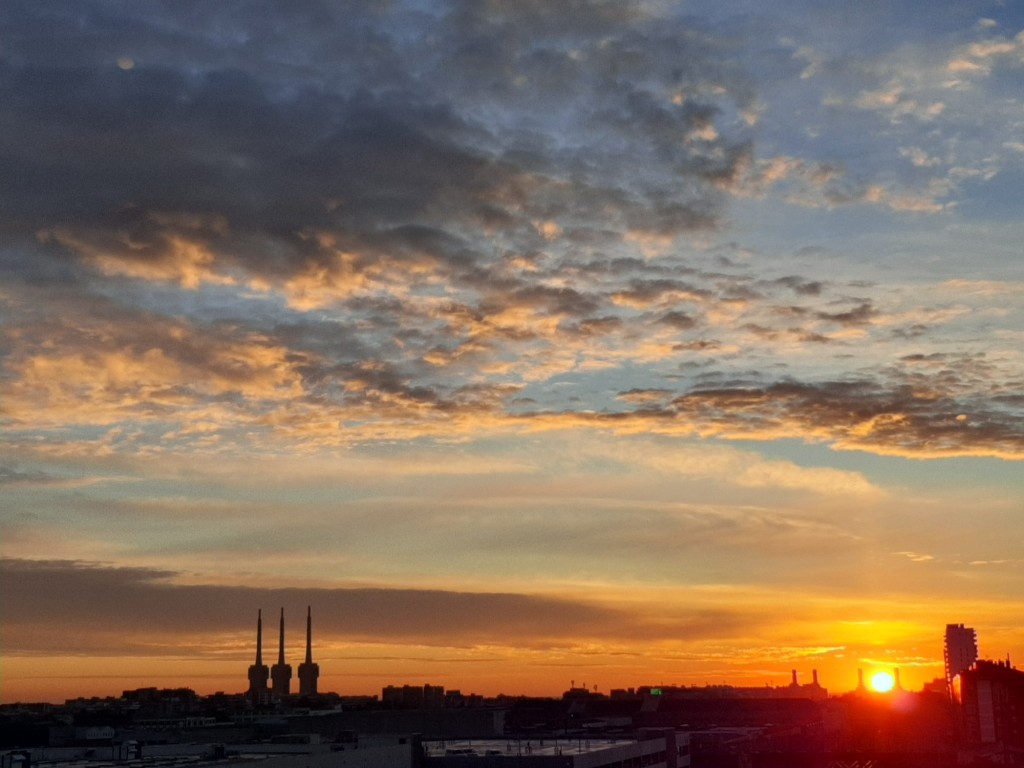 Foto: Amanecer - Sant Adrià de Besós (Barcelona), España