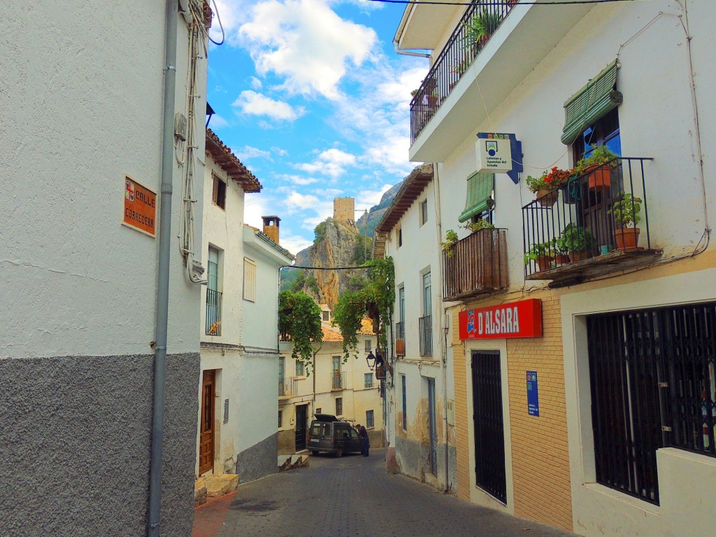 Foto: Calle Arzobispo Gómez Manrique - La Iruela (Jaén), España