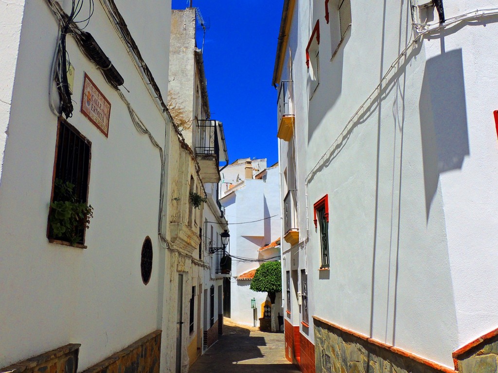 Foto: Calle de la Ermita - Igualeja (Málaga), España