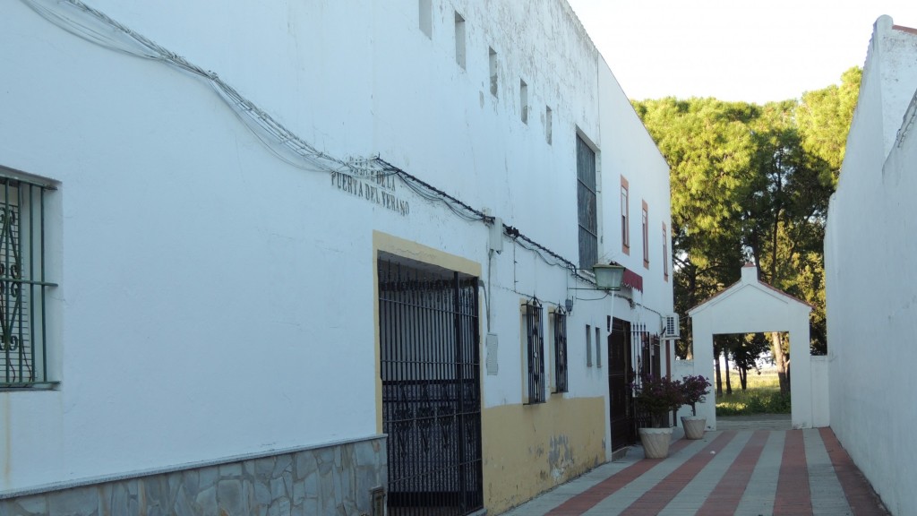 Foto: CALLE DE LA PUERTA DEL VERANO Calle de la Puerta del Verano - Sacramento (Sevilla), España