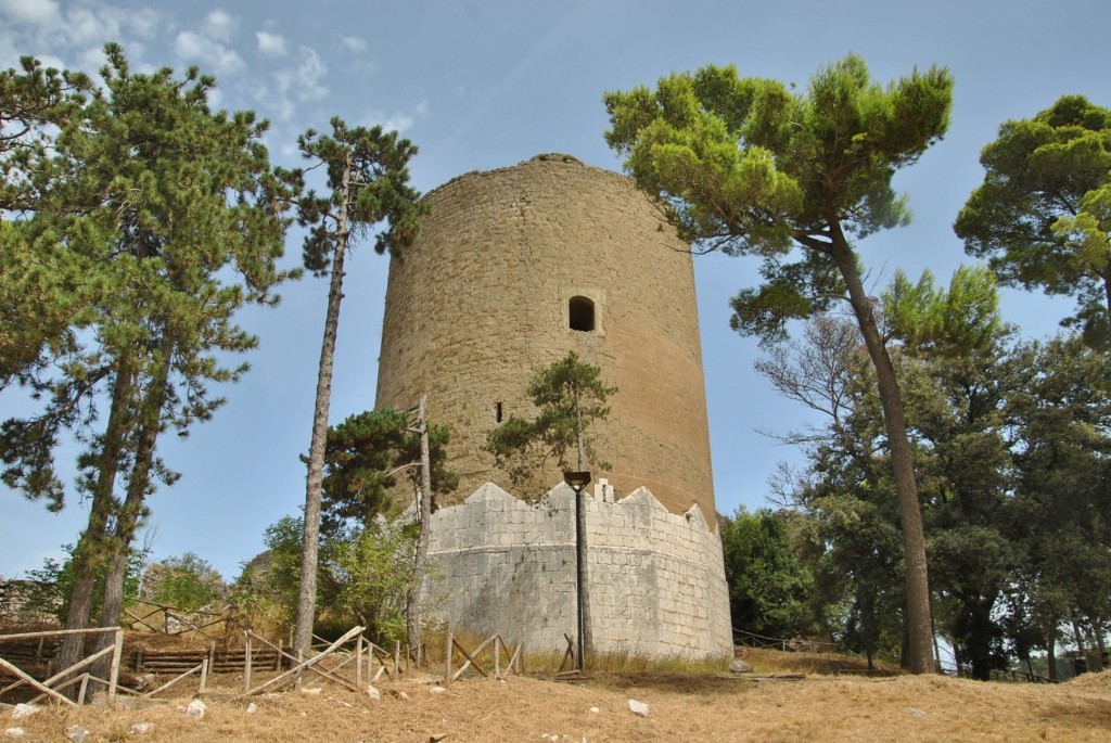 Foto: Restos del castillo - Casertavecchia (Campania), Italia