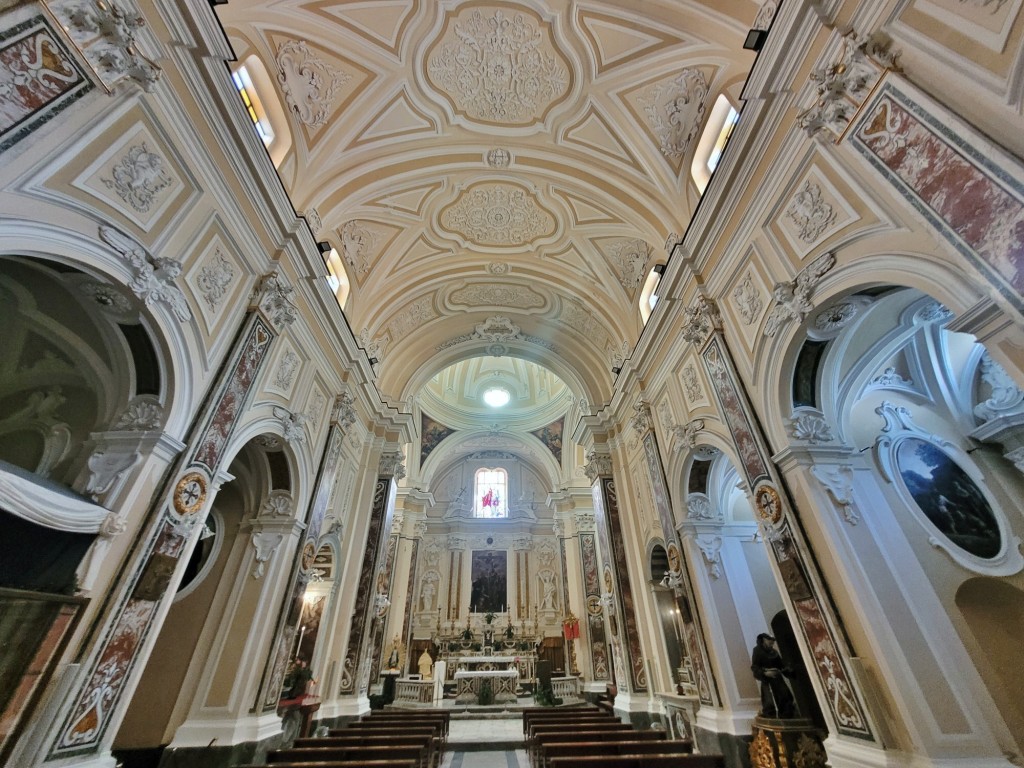 Foto: Iglesia de San Pedro - Cetara (Campania), Italia